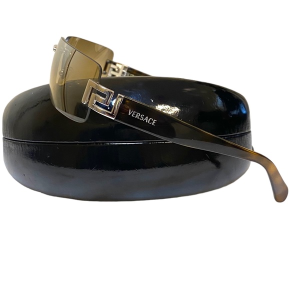 Versace Accessories - Versace women’s tortoise shell vintage sunglasses MOD 2017  1000/8Z  64014 120